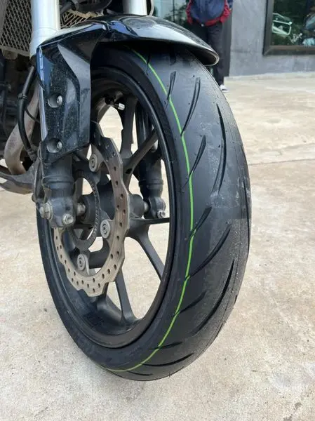 Cb300r กับยาง CM-NK01 เข้ากันสุดๆ ใส่แล้วหล่อเท่ไม่เบาเลยนะ